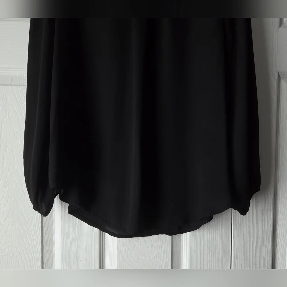 Carmen Marc Valvo Black V-Neck Zip-Front Long Sleeve Blouse Size 1X - Picture 7 of 10